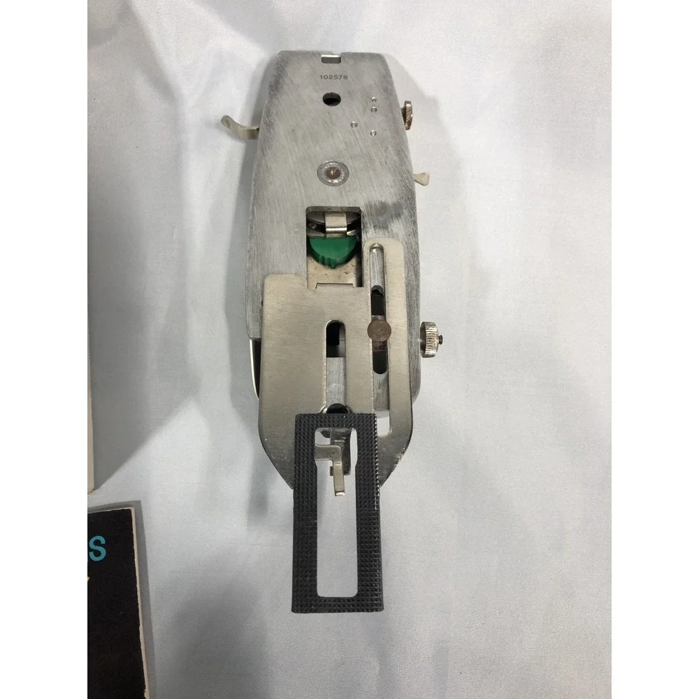 SINGER Professional Buttonholer for Slant Needle Zig-Zag Sewing Machines #102577